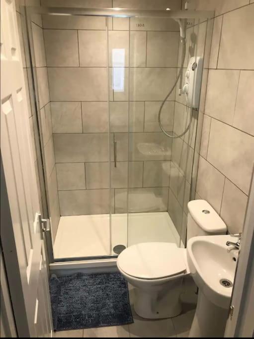 Spacious 1 Bedroom Apartment Near Seafront 펜젠스 외부 사진